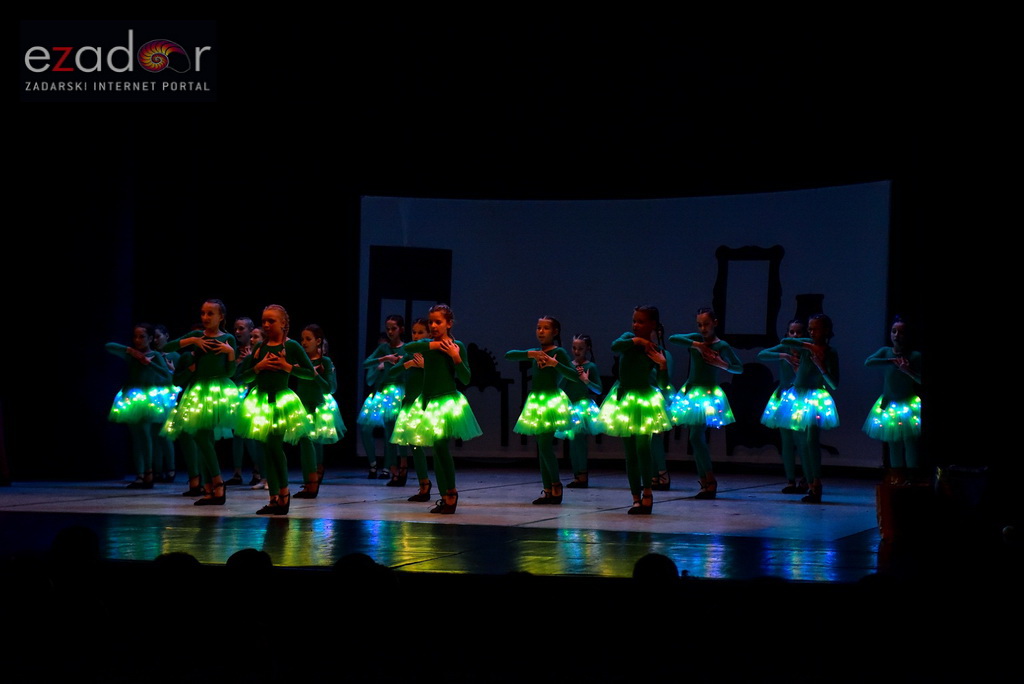 Predstava “Odgojoj” Plesne udruge Gesta u HNK Zadar