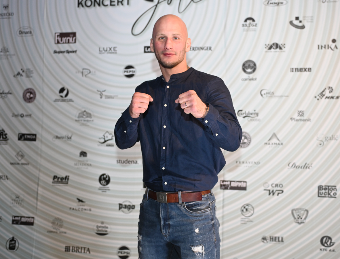 Brojni sportaši, legende i uglednici na proslavi 19. godišnjice emisije sport nedjeljom Brojni sportaši, legende i uglednici na proslavi 19. godišnjice emisije sport nedjeljom