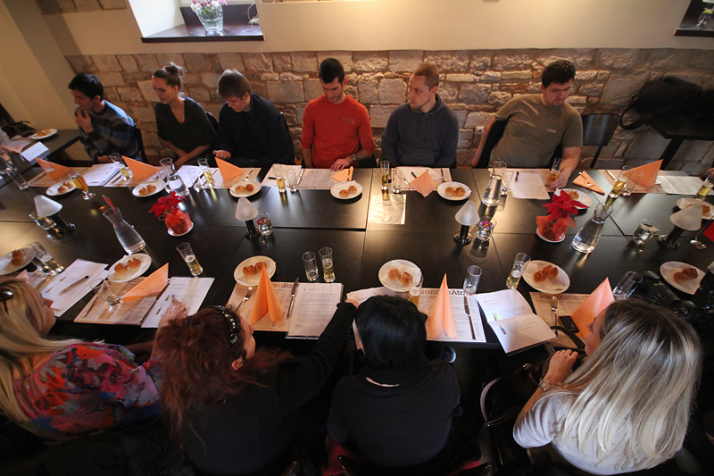 Restoran Atriji na Poluotoku. Karlovacka pivovara organizirala je degustaciju domaceg i stranog piva iz svog portfelja, te portfelja Heineken-a. Foto-SAŠA ČUKA Restoran Atriji na Poluotoku. Karlovacka pivovara organizirala je degustaciju domaceg i stranog piva iz svog portfelja, te portfelja Heineken-a. Foto-SAŠA ČUKA