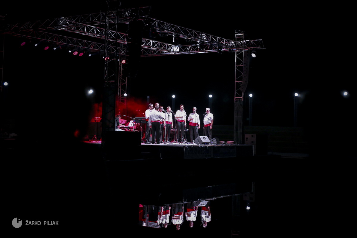 Zorica Kondža i klapa Cambi @ bazen Ilirije u Biogradu