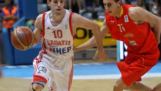 Zadar, 180710.
Dvorana Kresimira Cosica na Visnjiku.
Kosarkaska utakmica za 3.mjesto Prvenstva Europe do 20 godina izmedju Hrvatske i Spanjolske.
Na fotografiji : Toni Prostran u napadu
Foto : Vladimir Ivanov / CROPIX