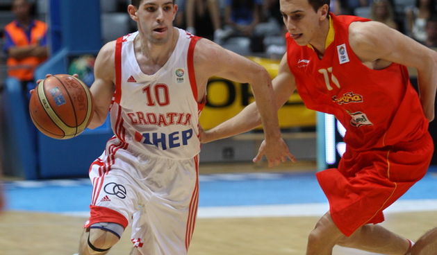 Zadar, 180710.
Dvorana Kresimira Cosica na Visnjiku.
Kosarkaska utakmica za 3.mjesto Prvenstva Europe do 20 godina izmedju Hrvatske i Spanjolske.
Na fotografiji : Toni Prostran u napadu
Foto : Vladimir Ivanov / CROPIX