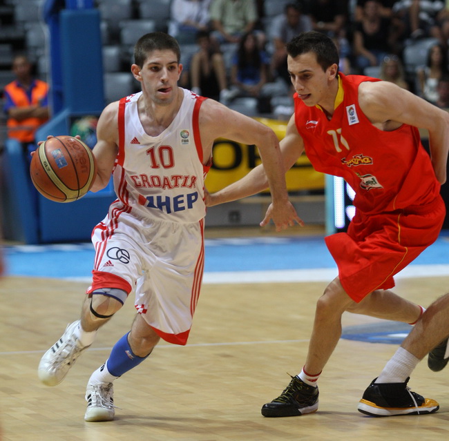 Zadar, 180710.
Dvorana Kresimira Cosica na Visnjiku.
Kosarkaska utakmica za 3.mjesto Prvenstva Europe do 20 godina izmedju Hrvatske i Spanjolske.
Na fotografiji : Toni Prostran u napadu
Foto : Vladimir Ivanov / CROPIX