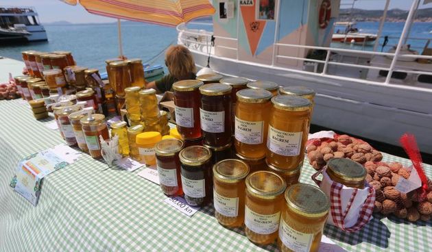 07.06.2014., Biograd – U Biogradu na moru odrzava se trodnevni deveti po redu festival izvorne hrane, pica, gastronomskih delicija, izvornog suvenira i folklora pod nazivom “Biogradski stol”. Photo: Filip Brala/PIXSELL