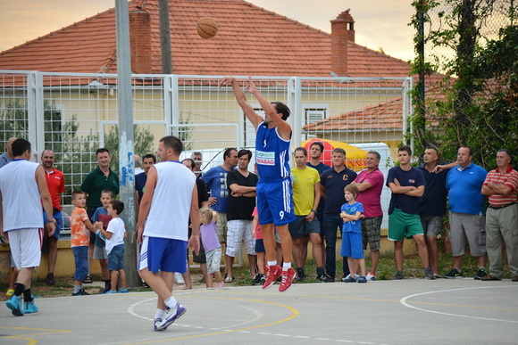 U povodu blagdana Kraljice Mira u Stanovima odigrana utakimica između veterana KK Zadar i Stanova, Foto: Iva Perinčić U povodu blagdana Kraljice Mira u Stanovima odigrana utakimica između veterana KK Zadar i Stanova, Foto: Iva Perinčić