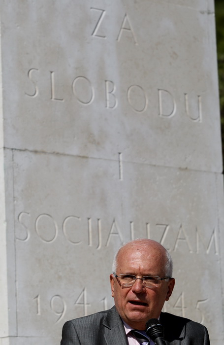 Mali Iz, 260712.
Proslava 70. obljetnice Maloiskog ustanka kojeg zajedno organiziraju Grad Zadar i Udruga antifasistickih boraca pod pokroviteljstvom predsjednika Ive Josipovica. Na spomenik Palima za slobodu i socijalizam u uvali Knez vijence su polozili