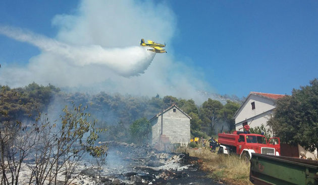 Požar, Zračne snage gasile požare na više lokacija , foto: MORH