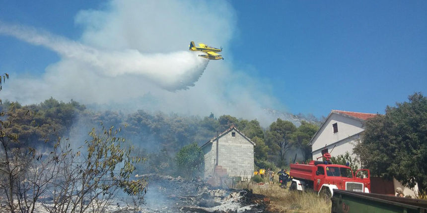 Požar, Zračne snage gasile požare na više lokacija , foto: MORH