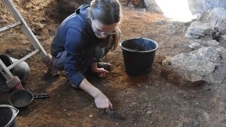 Paleolitička Venera pronađena u pećini Vlakno na Dugom otoku Paleolitička Venera pronađena u pećini Vlakno na Dugom otoku