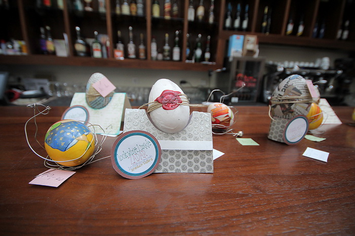Restoran Bar Atrij: Prodajna izložba uskrsnih pisanica Silvijane Dražović, Foto: Saša Čuka Restoran Bar Atrij: Prodajna izložba uskrsnih pisanica Silvijane Dražović, Foto: Saša Čuka