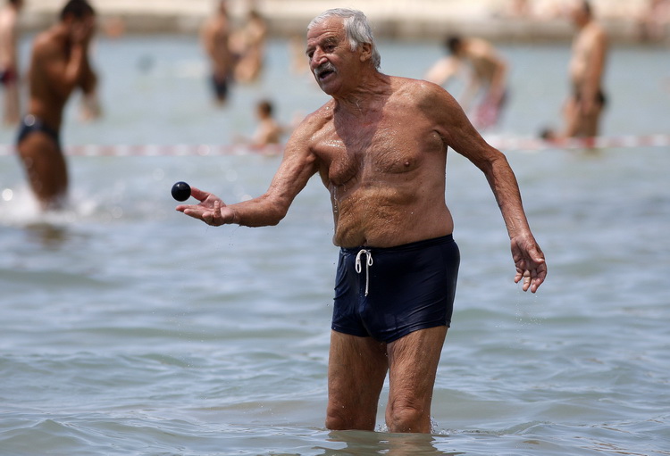 Split, 120611.
Na splitskim Bacvicama odrzano je 7. Prvenstvo svita u piciginu. Naslov pobjednika drugu godinu za redom osvojila je ekipa A1.
Foto: Ante Cizmic / CROPIX Split, 120611.
Na splitskim Bacvicama odrzano je 7. Prvenstvo svita u piciginu. Naslov pobjednika drugu godinu za redom osvojila je ekipa A1.
Foto: Ante Cizmic / CROPIX