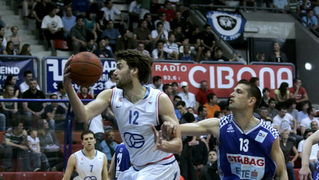 Zagreb, 050610.
KC Drazen Petrovic.
Trg Drazena Petrovica 3.
3. kosarkaska utakmica finala doigravanja izmedju Cibone i Zadra.
Na slici: Luksa Andric u akciji.
Foto: Goran Mehkek / CROPIX Zagreb, 050610.
KC Drazen Petrovic.
Trg Drazena Petrovica 3.
3. kosarkaska utakmica finala doigravanja izmedju Cibone i Zadra.
Na slici: Luksa Andric u akciji.
Foto: Goran Mehkek / CROPIX