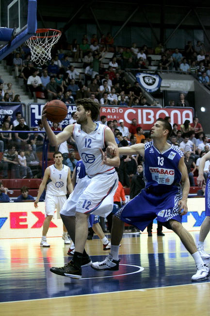 Zagreb, 050610.
KC Drazen Petrovic.
Trg Drazena Petrovica 3.
3. kosarkaska utakmica finala doigravanja izmedju Cibone i Zadra.
Na slici: Luksa Andric u akciji.
Foto: Goran Mehkek / CROPIX Zagreb, 050610.
KC Drazen Petrovic.
Trg Drazena Petrovica 3.
3. kosarkaska utakmica finala doigravanja izmedju Cibone i Zadra.
Na slici: Luksa Andric u akciji.
Foto: Goran Mehkek / CROPIX
