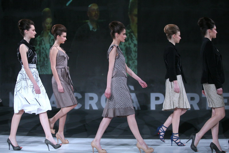 U trgovackom centru West gate sinoc zapoceo modni dogadjaj Nivea Cro A Porter. U trgovackom centru West gate sinoc zapoceo modni dogadjaj Nivea Cro A Porter.