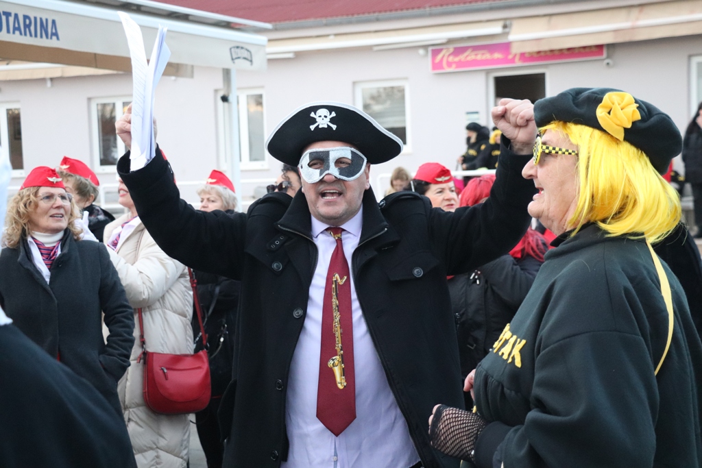 Virske maškare: Karnevalska povorka i Trio Gušt