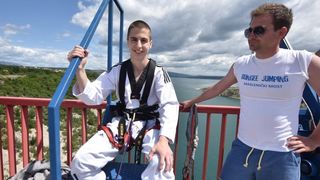 Otvorena sezona bungee jumpinga sa starog Masleničkog mosta. Photo: Hrvoje Jelavić/PIXSELL Otvorena sezona bungee jumpinga sa starog Masleničkog mosta. Photo: Hrvoje Jelavić/PIXSELL