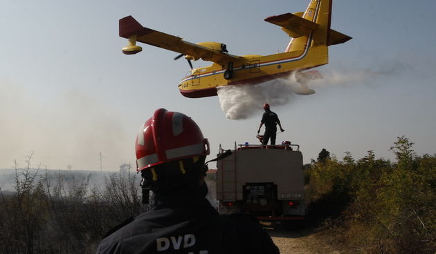 Smokovic, 210911.
Pozar u trokutu izmedju Zemunika, Smokovica i Crnog. Pozar iz zraka gase cetiri kanadera te jedan air-tractor. Gori trava i visoko raslinje, malo borova i malo mlade hrastove sume. 
Foto: Jure Miskovic / CROPIX