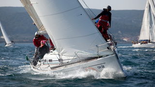 Zadar, 260211.
U Biogradskom akvatoriju se ovoga vikenda odrzava 11. Karnevalska regata. U tri jedrenja natjecati ce se 50-ak brodova.
Na slici: detalj sa subotnjeg jedrenja.
Foto: Vladimir Ivanov / CROPIX Zadar, 260211.
U Biogradskom akvatoriju se ovoga vikenda odrzava 11. Karnevalska regata. U tri jedrenja natjecati ce se 50-ak brodova.
Na slici: detalj sa subotnjeg jedrenja.
Foto: Vladimir Ivanov / CROPIX