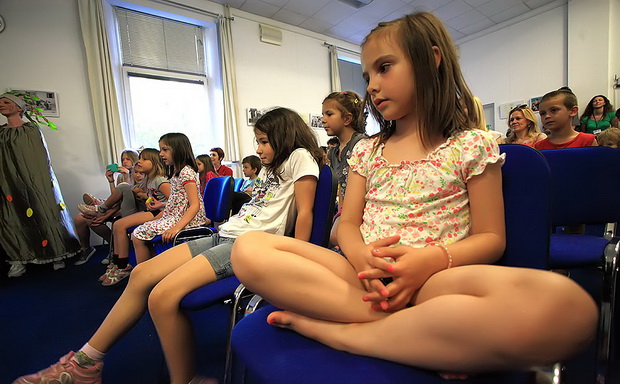 U Gradskoj knjižnici roditelji djece vrtića “Jadran” odigrali su predstavu “Kuća za smeće”, Foto. Roberto Lerga U Gradskoj knjižnici roditelji djece vrtića “Jadran” odigrali su predstavu “Kuća za smeće”, Foto. Roberto Lerga