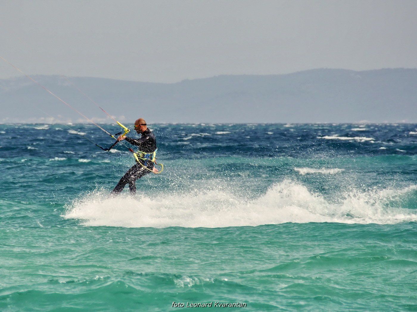 Na krilima juga: surferi i kiteri uživaju na Vitrenjaku