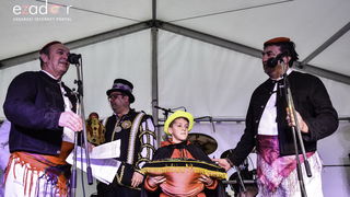 Paški zimski karneval 2018: Karnevalska povorka prošla ulicama grada do Pijace