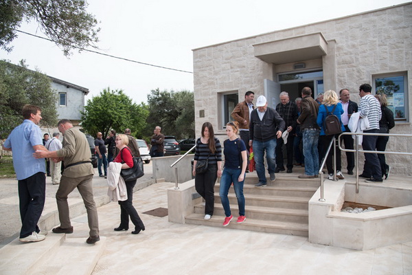 U Vrtovima lunjskih maslina održana 12. Lunjska maslinada. Foto: Vinko Pešić