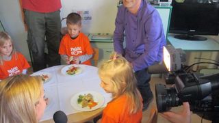 Renato Kraljev održao edukaciju kuhara u projektu “Riblja kašeta zdravlja” Renato Kraljev održao edukaciju kuhara u projektu “Riblja kašeta zdravlja”