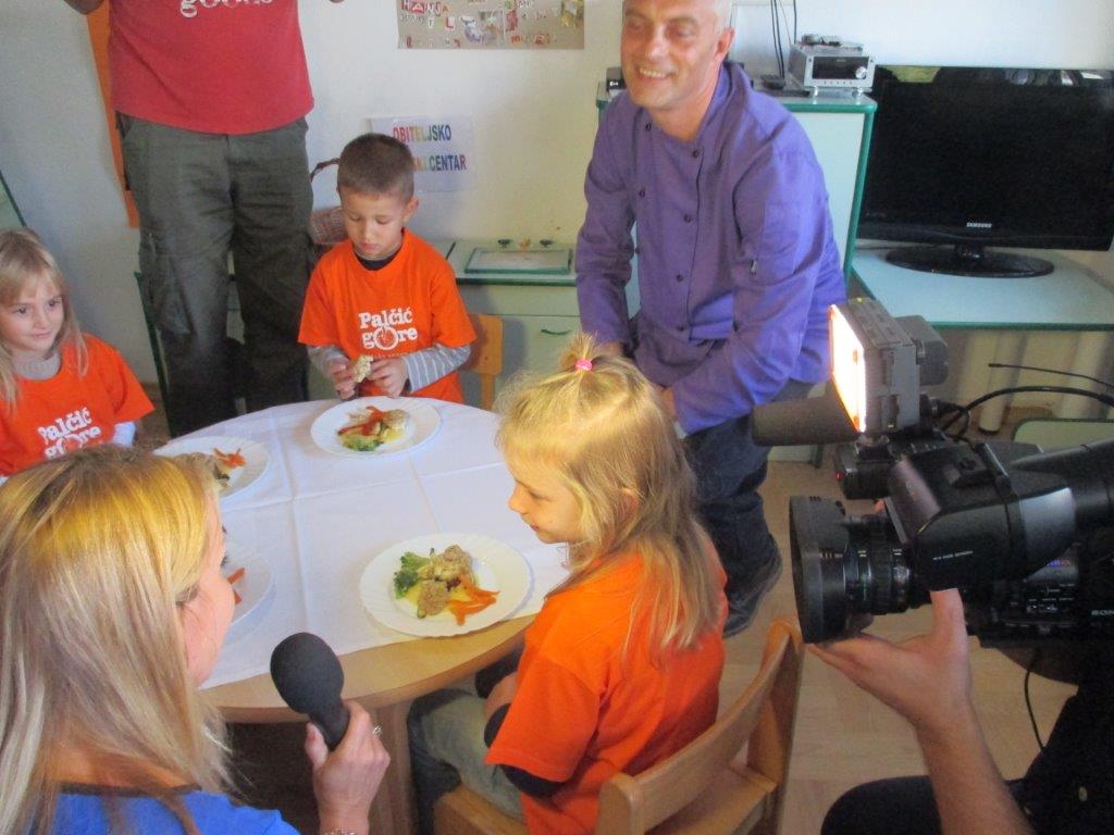 Renato Kraljev održao edukaciju kuhara u projektu “Riblja kašeta zdravlja” Renato Kraljev održao edukaciju kuhara u projektu “Riblja kašeta zdravlja”