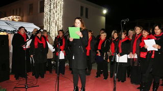 Paljenjem prve adventske svijeće i prigodnim zabavnim programom započela manifestacija Advent na otoku Viru