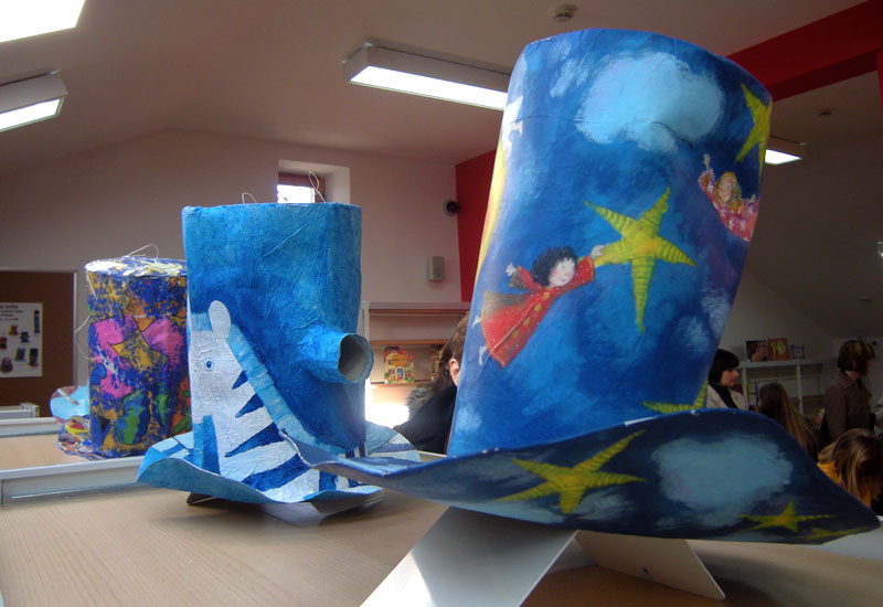 Izložba šešira hrvatskih ilustratora