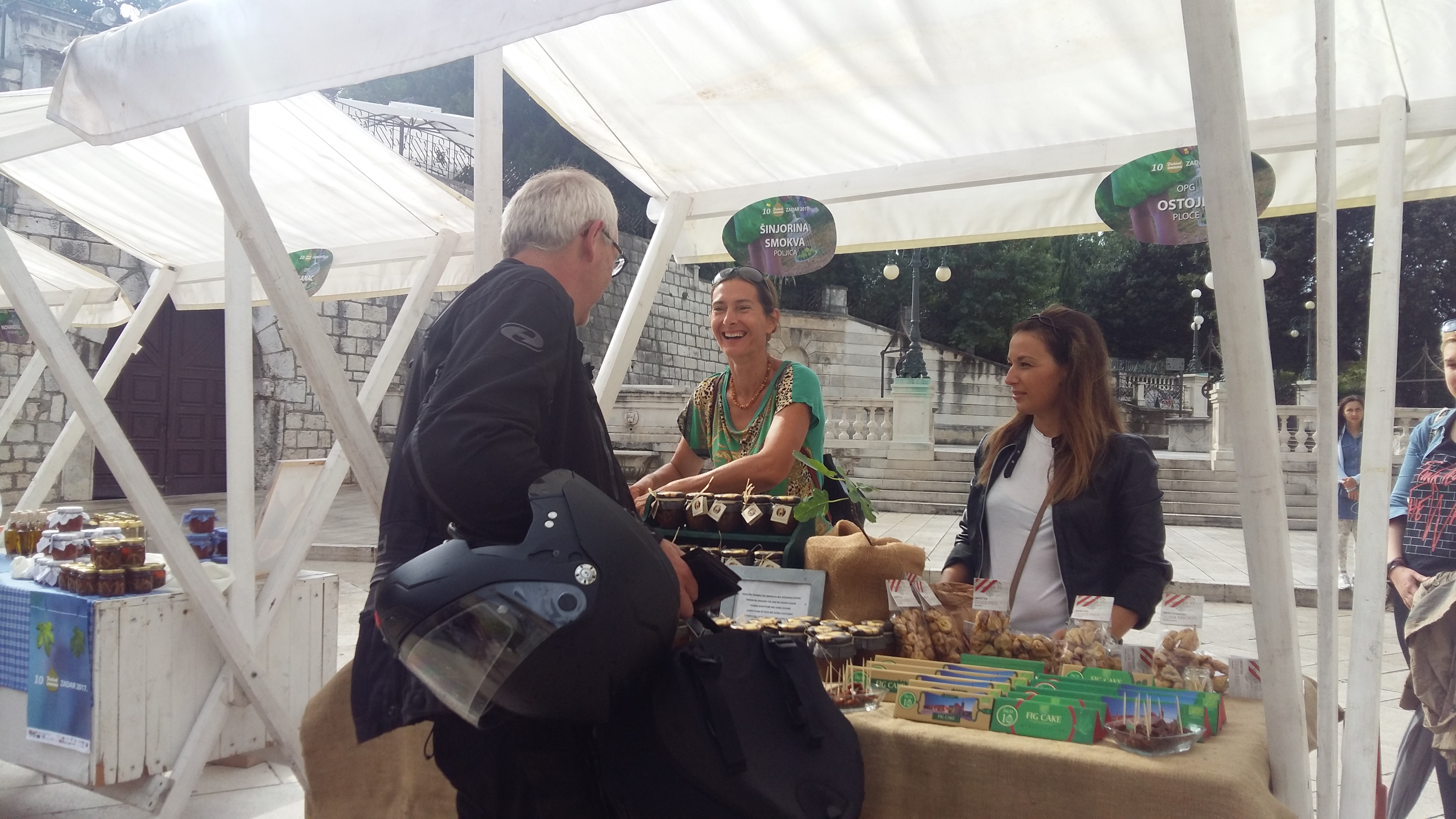 Sajam smokava na Trgu Petra Zoranića Sajam smokava na Trgu Petra Zoranića