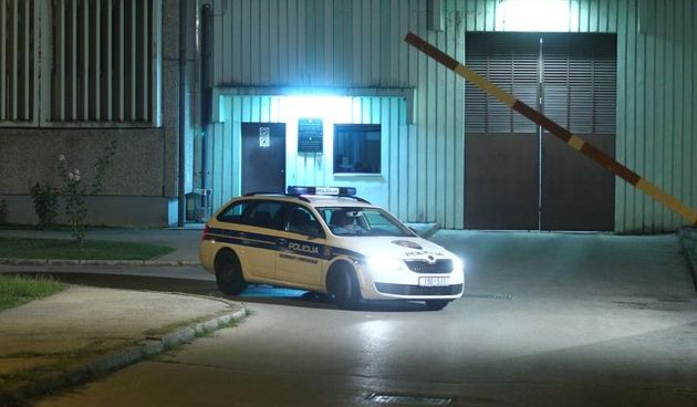 Tijekom popodneva je u prostoru zatvora u Remetincu izbio pozar koji je ugasen. Policijska vozila ispred ulaza u zatvor. Photo: Zeljko Lukunic/PIXSELL