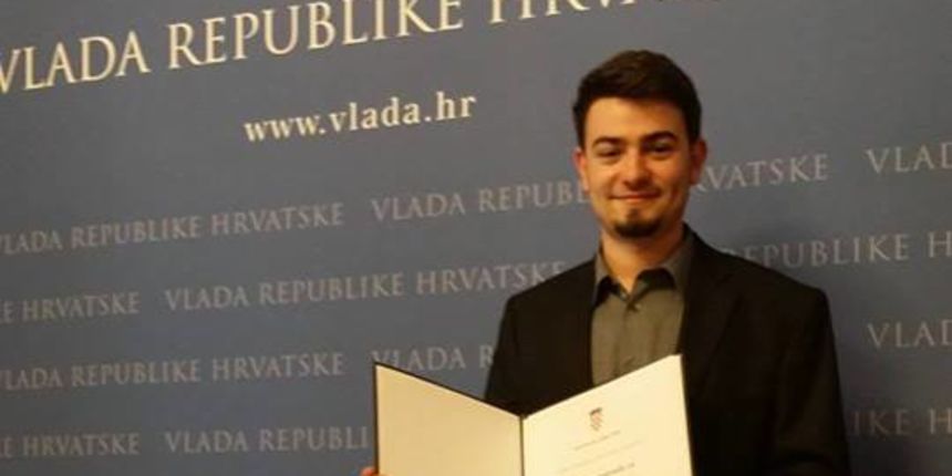 Ministrica Bernardica Juretić Filipu Trezneru uručila Državnu nagradu za volontiranje!
