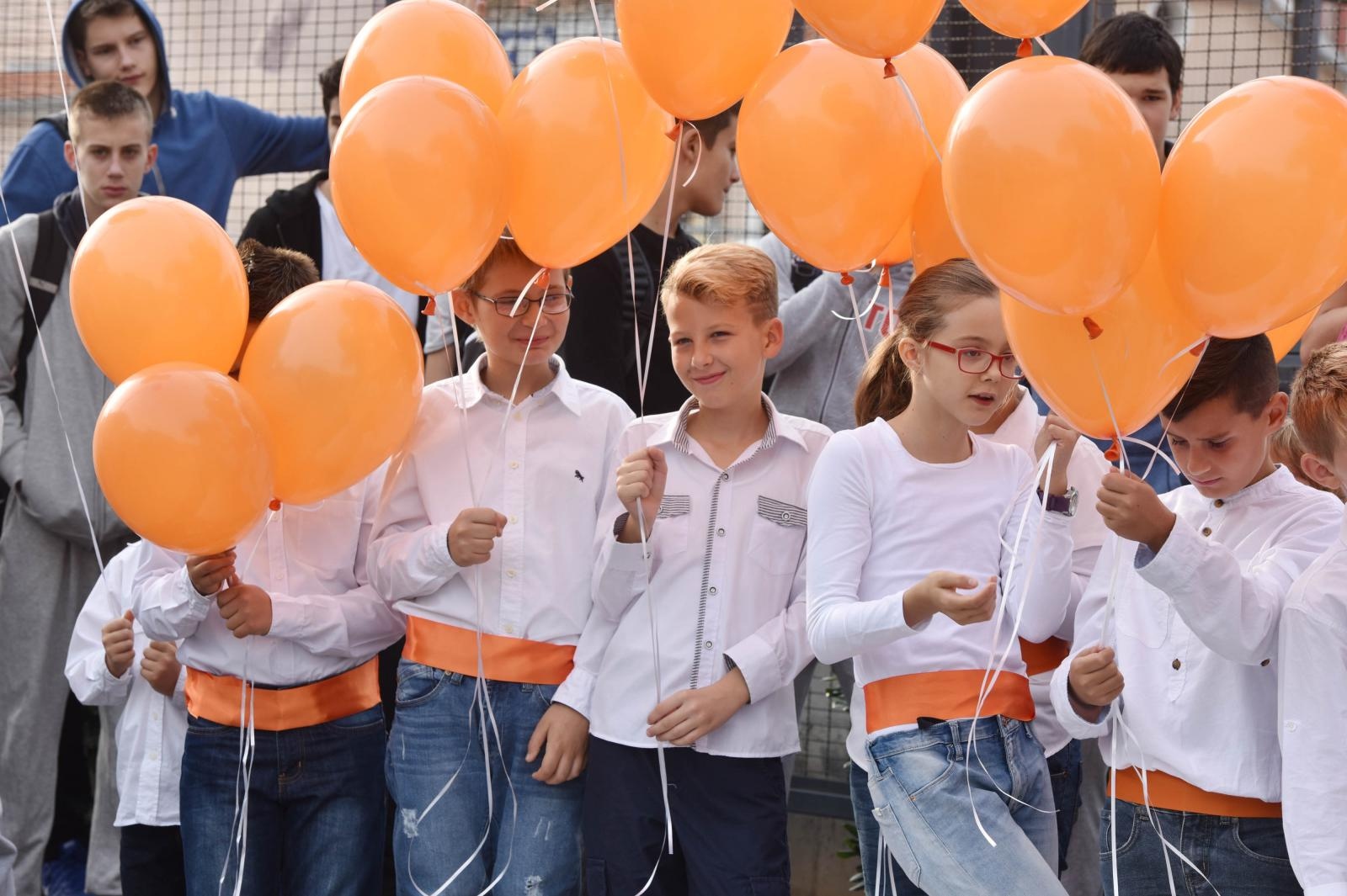 Šibenik: Puštanjem 53 balona obilježen rođendan Dražena Petrovića Šibenik: Puštanjem 53 balona obilježen rođendan Dražena Petrovića