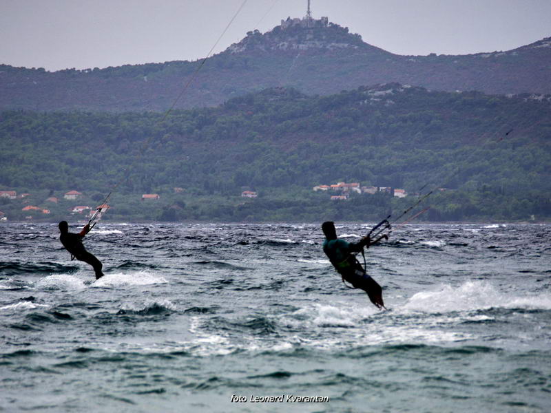 Kiteri i surferi uživali u jakom jugu