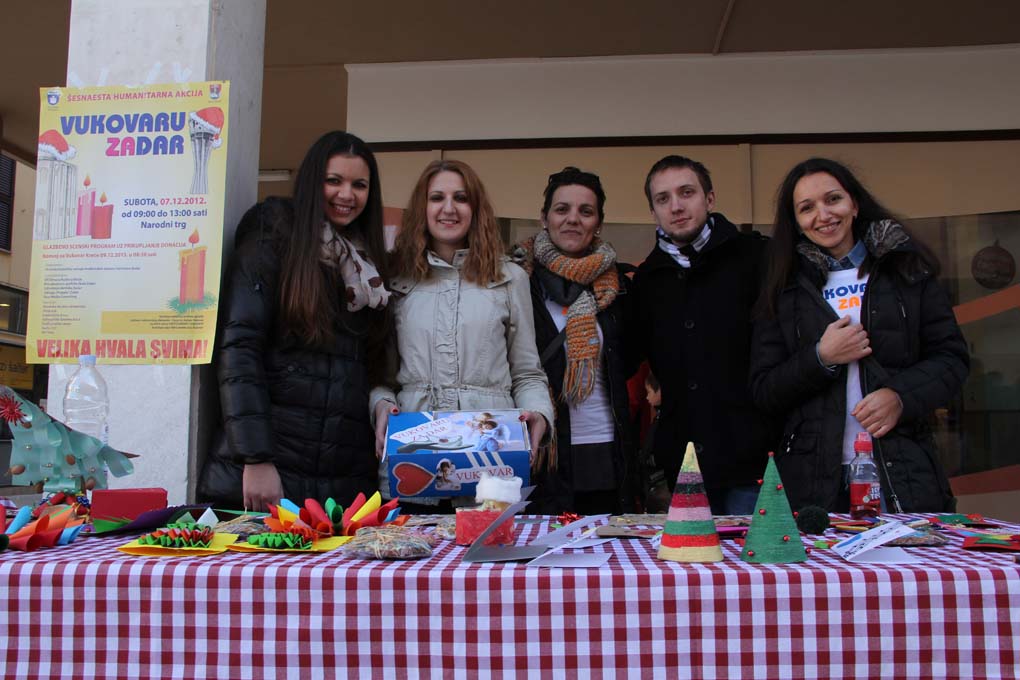 Vukovaru ZaDar na Narodnom trgu, foto: Iva Perinčić Vukovaru ZaDar na Narodnom trgu, foto: Iva Perinčić