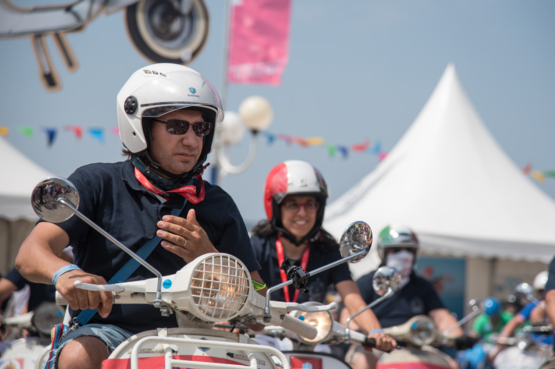 Spektakularni defile vespaša, foto: Vinko Pešić Spektakularni defile vespaša, foto: Vinko Pešić