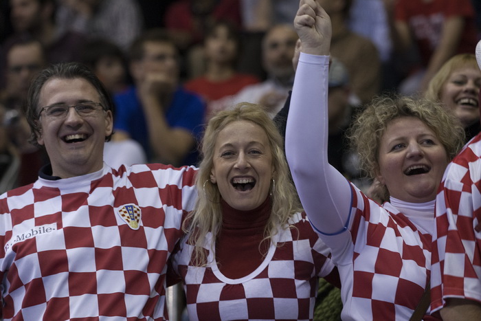 Zaragoza, Spanjolska, 230113.
Gradska dvorana Principe Felipe.
Svjetsko prvenstvo u rukometu za muskarce Spanjolska 2013.
Utakmica cetvrtfinala izmedju reprezentacija Hrvatske i Francuske.
Na fotografiji: hrvatski navijaci.
Foto: Ante Cizmic / CROPIX Zaragoza, Spanjolska, 230113.
Gradska dvorana Principe Felipe.
Svjetsko prvenstvo u rukometu za muskarce Spanjolska 2013.
Utakmica cetvrtfinala izmedju reprezentacija Hrvatske i Francuske.
Na fotografiji: hrvatski navijaci.
Foto: Ante Cizmic / CROPIX