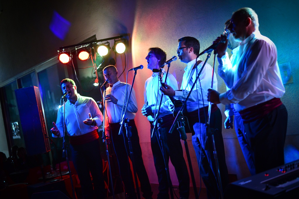 Klapa Contra oduševila u Teatro Baru i Zlatnom kutiću. Foto: Iva Perinčić Klapa Contra oduševila u Teatro Baru i Zlatnom kutiću. Foto: Iva Perinčić