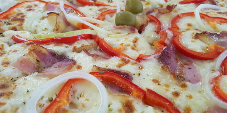 Vrhunska ponuda pizza i hamburgera u Famous Beach Bar & Grillu. Predstavljamo pizze Bianca i Rukola & Mozarella te Famous i Western hamburgeri Vrhunska ponuda pizza i hamburgera u Famous Beach Bar & Grillu. Predstavljamo pizze Bianca i Rukola & Mozarella te Famous i Western hamburgeri