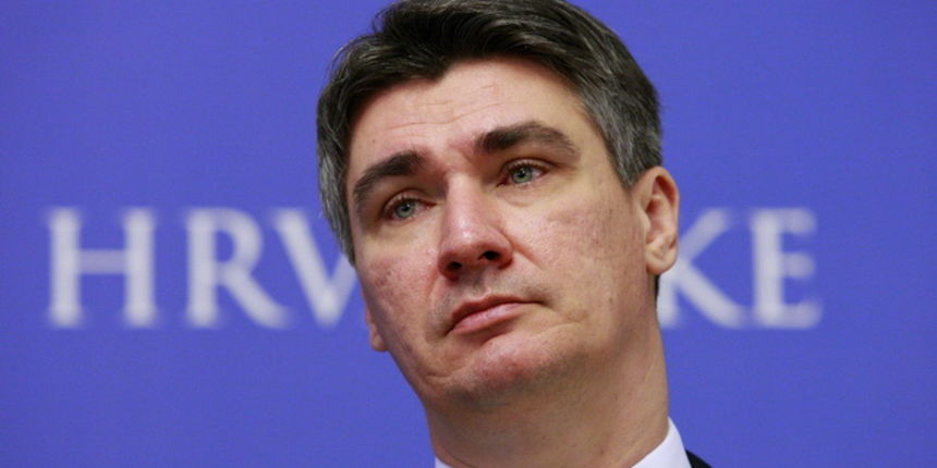 Zagreb, 260313.
Vlada.
Europski povjerenik za prosirenje Stefan Fuele i premijer Zoran Milanovic odrzali press konferenciju vezanu za izvjesce Europske komisije o monitoringu priprema Hrvatske za pristupanje EU.
Na fotografiji: Zoran Milanovic.
Foto: Davo