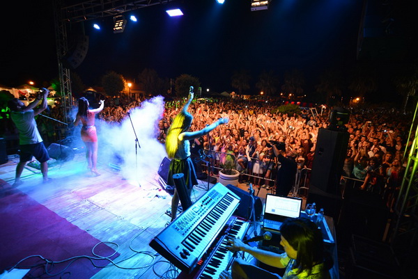 Virska noć 2015. uz koncert Lane Jurčević i Luke Nižetića te valičanstveni vatromet, Foto: Iva Perinčić Virska noć 2015. uz koncert Lane Jurčević i Luke Nižetića te valičanstveni vatromet, Foto: Iva Perinčić