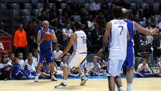 KK Zadar – Real Madrid, umirovljenje dresova 10 (Giuseppe Giergia) i 11 (Kresimir Cosic), Foto; Mladen Malik KK Zadar – Real Madrid, umirovljenje dresova 10 (Giuseppe Giergia) i 11 (Kresimir Cosic), Foto; Mladen Malik