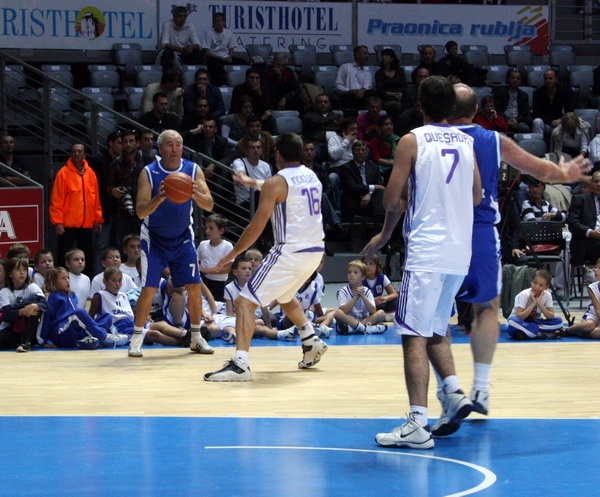 KK Zadar – Real Madrid, umirovljenje dresova 10 (Giuseppe Giergia) i 11 (Kresimir Cosic), Foto; Mladen Malik KK Zadar – Real Madrid, umirovljenje dresova 10 (Giuseppe Giergia) i 11 (Kresimir Cosic), Foto; Mladen Malik
