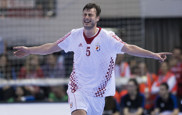 Zaragoza, Spanjolska, 230113.
Gradska dvorana Principe Felipe.
Svjetsko prvenstvo u rukometu za muskarce Spanjolska 2013.
Utakmica cetvrtfinala izmedju reprezentacija Hrvatske i Francuske.
Na fotografiji: slavlje hrvatskih igraca nakon pobjede – Domagoj D Zaragoza, Spanjolska, 230113.
Gradska dvorana Principe Felipe.
Svjetsko prvenstvo u rukometu za muskarce Spanjolska 2013.
Utakmica cetvrtfinala izmedju reprezentacija Hrvatske i Francuske.
Na fotografiji: slavlje hrvatskih igraca nakon pobjede – Domagoj D