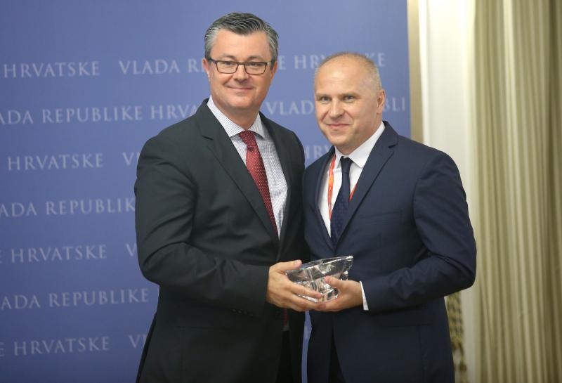 Predsjednik tehnicke Vlade Tihomir Oreskovic primio je predstavnike Europskih sveucilisnih igra Zagreb-Rijeka 2106. Tihomir Oreskovic, Adam Roczek Predsjednik tehnicke Vlade Tihomir Oreskovic primio je predstavnike Europskih sveucilisnih igra Zagreb-Rijeka 2106. Tihomir Oreskovic, Adam Roczek