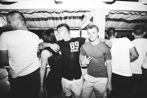 Odlična zabava u Noštromo i Vagabundo barovima na Viru