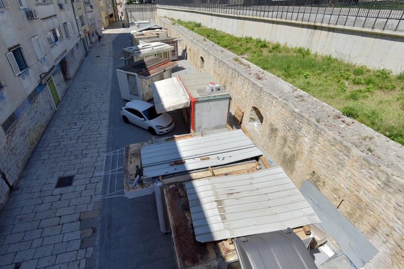 Zadar: Zbog početka radova na izgradnji TIC-a, zakupci javne površine sele na novu lokaciju, foto: Dino Stanin/PIXSELL Zadar: Zbog početka radova na izgradnji TIC-a, zakupci javne površine sele na novu lokaciju, foto: Dino Stanin/PIXSELL