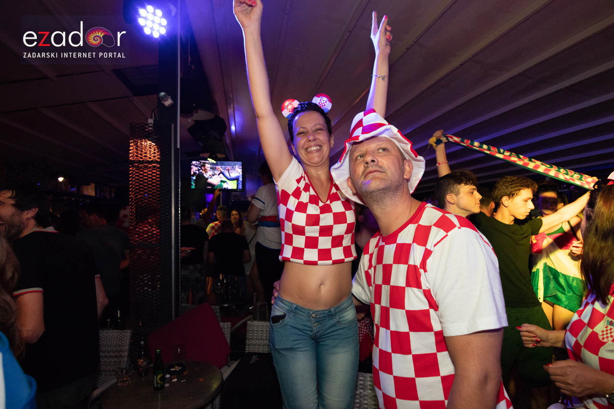 Čudesna noć: Velika fešta ulicama Zadra nakon plasmana Vatrenih u finale SP Čudesna noć: Velika fešta ulicama Zadra nakon plasmana Vatrenih u finale SP