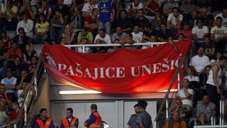 Zadar, 010610.
Dvorana Kresimir Cosic u Zadru. Druga finalna utakmica kosarkaskog prvenstva Hrvatske odigrana izmedju KK Zadar i KK Cibona.
Na slici: Zadrani su imali podrsku navijaca iz Unesica.
Foto: Jure Miskovic / CROPIX Zadar, 010610.
Dvorana Kresimir Cosic u Zadru. Druga finalna utakmica kosarkaskog prvenstva Hrvatske odigrana izmedju KK Zadar i KK Cibona.
Na slici: Zadrani su imali podrsku navijaca iz Unesica.
Foto: Jure Miskovic / CROPIX